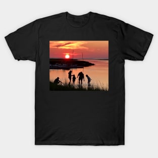 Sunset silhouettes at Gray’s beach T-Shirt